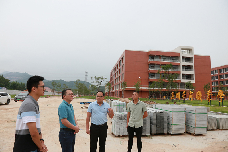 211017深入基层调研,助力乡村振兴 (1).jpg