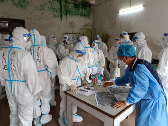 220914“疫”线有我,让党旗高高飘扬! (3).jpg