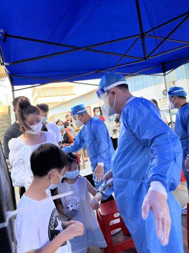 220914“疫”线有我,让党旗高高飘扬! (7).jpg