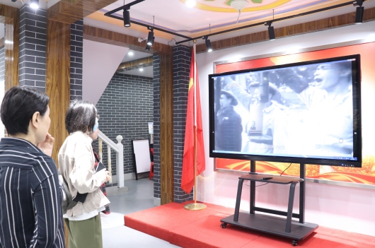 230412江门市自然资源局妇委会开展“巾帼心向党,奋进新征程”三八妇女活动 (2).jpg