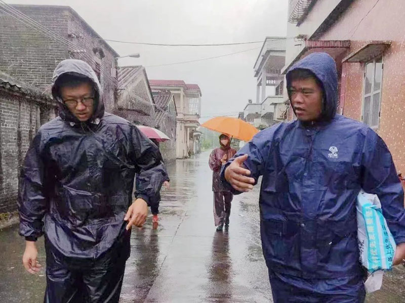 230424【第一书记风采】崖门镇田南村第一书记颜钊:扎根基层一线践初心,蹚出强村富民新路径 (1).jpg