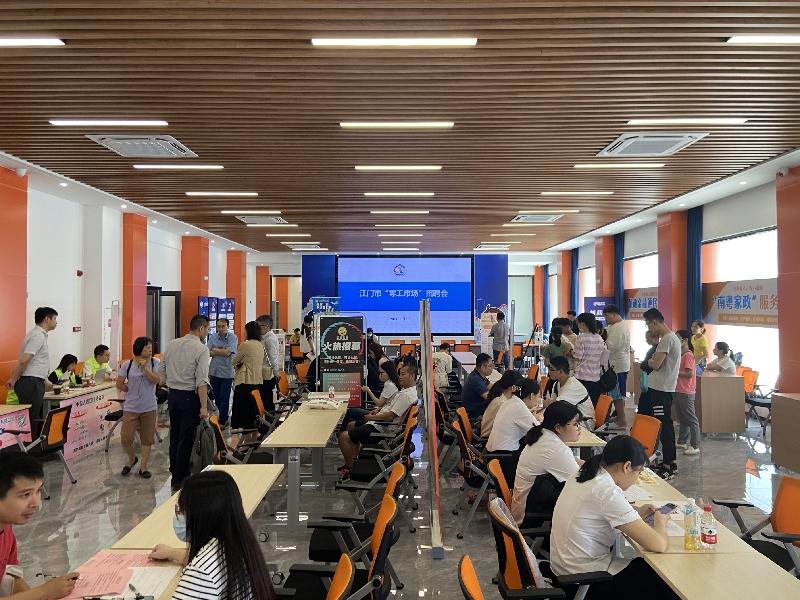 图片1:招聘会现场.jpg