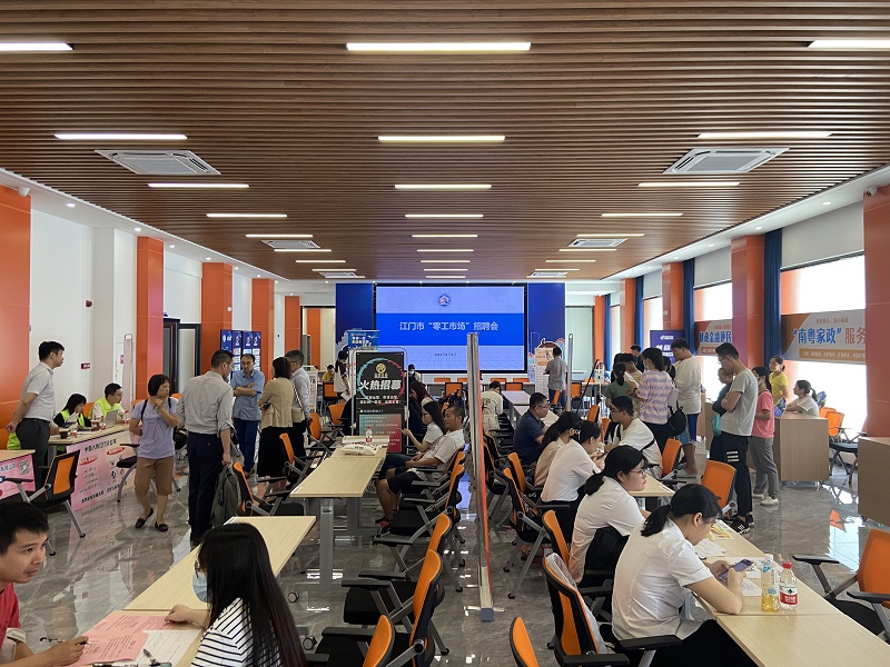 图片2:零工市场招聘会现场.jpg