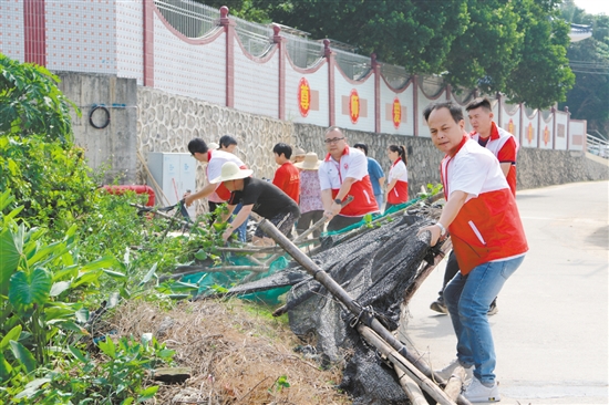 台山每月固定时间开展人居环境整治行动,逐渐形成“村庄清洁日”机制。 台山每月固定时间开展人居环境整治行动,逐渐形成“村庄清洁日”机制。