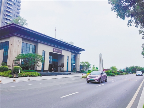 江门台山持续推进高品区建设,城市人居品质不断提升。 江门台山持续推进高品区建设,城市人居品质不断提升。