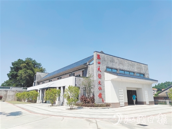 雅瑶镇连片打造“百千万工程”示范带。图为雅瑶镇陈山村火龙馆。 雅瑶镇连片打造“百千万工程”示范带。图为雅瑶镇陈山村火龙馆。