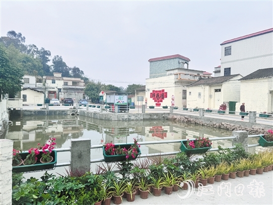 在基础环境提升方面,北达村下了大力气,带来的新变化让村民纷纷点赞。图为村内池塘。 在基础环境提升方面,北达村下了大力气,带来的新变化让村民纷纷点赞。图为村内池塘。