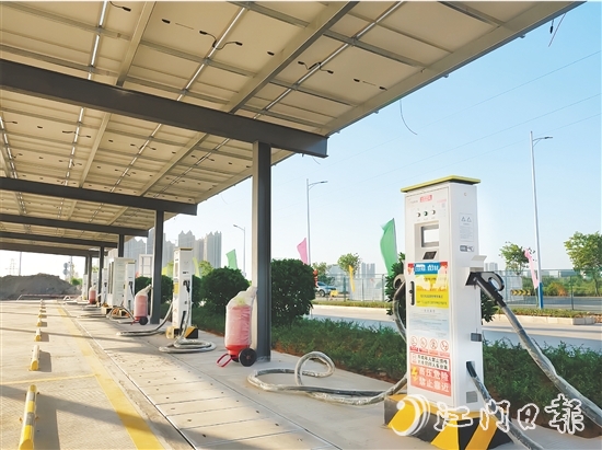 目前,开平市公有投资控股集团有限公司已建成13座公共充电站、1座公交车专用充电站,共配备直流快充充电枪306支、交流充电桩8台。 目前,开平市公有投资控股集团有限公司已建成13座公共充电站、1座公交车专用充电站,共配备直流快充充电枪306支、交流充电桩8台。