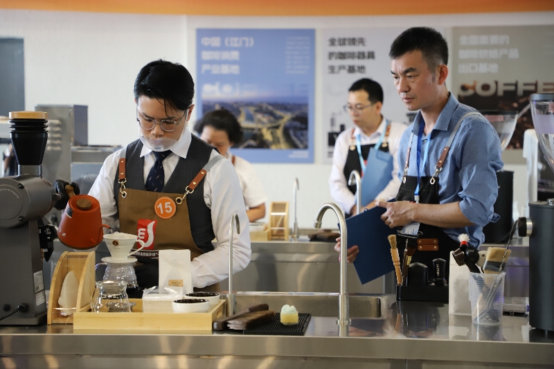 咖啡师实操照片2.jpg