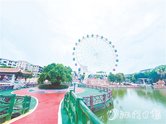 位于三埠文化公园的开平第一个摩天轮正式向公众开放。 位于三埠文化公园的开平第一个摩天轮正式向公众开放。