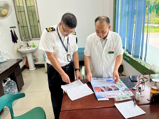 “监督护航”筑牢健康防线——江门市卫生健康局深入开展基孔肯雅热及登革热防控卫生监督执法工作