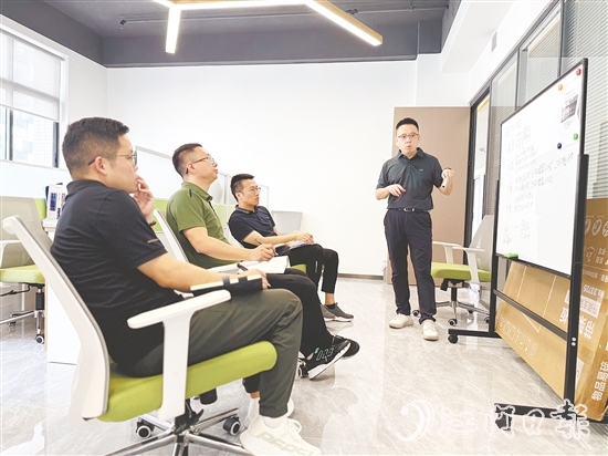 大广海湾青创智谷办公条件完善,博士团队点赞台山的创业环境。 大广海湾青创智谷办公条件完善,博士团队点赞台山的创业环境。