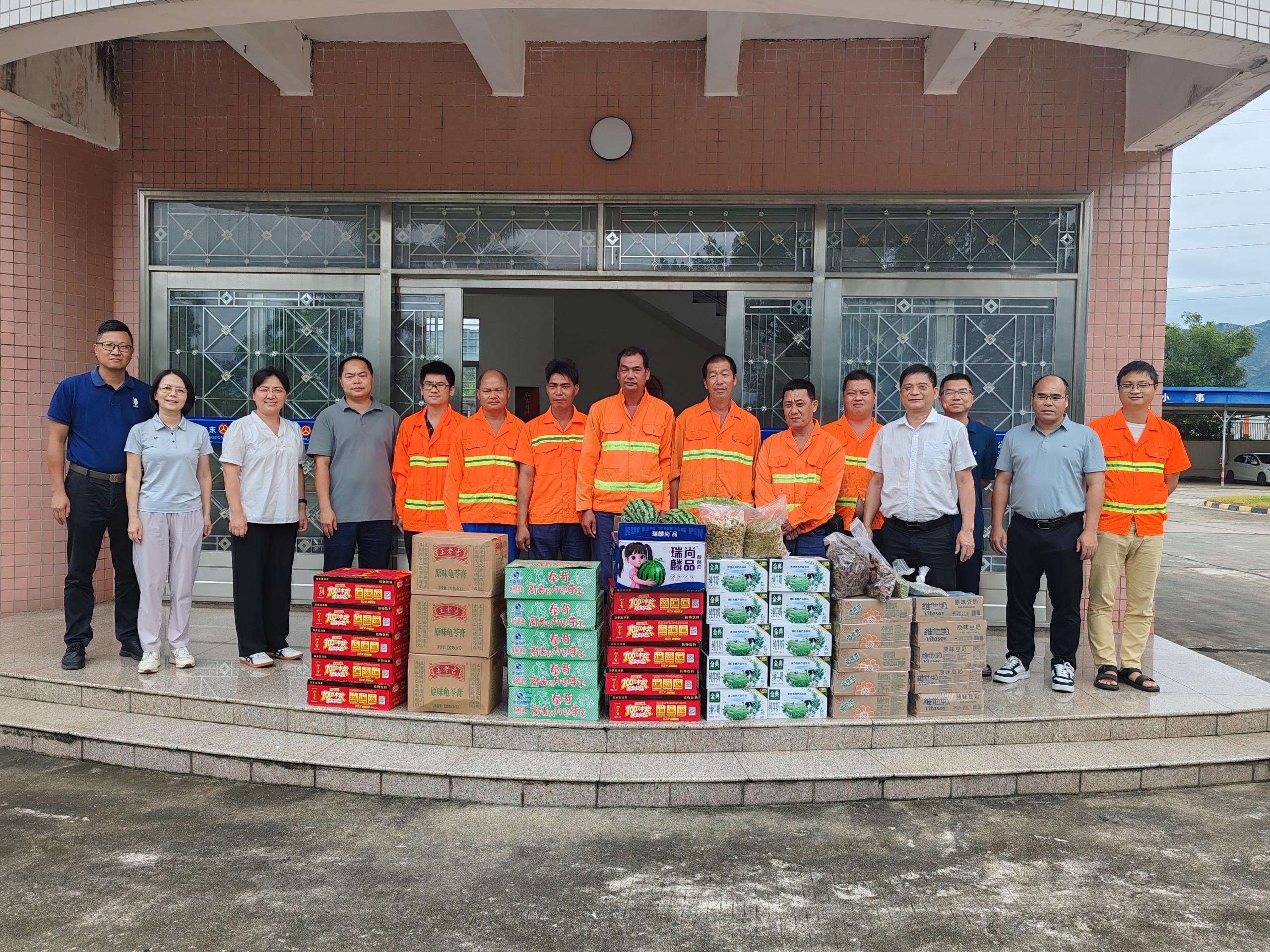 夏日送清凉 关爱沁人心——市公路事务中心开展