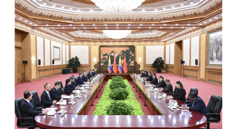 习近平同厄瓜多尔总统诺沃亚会谈